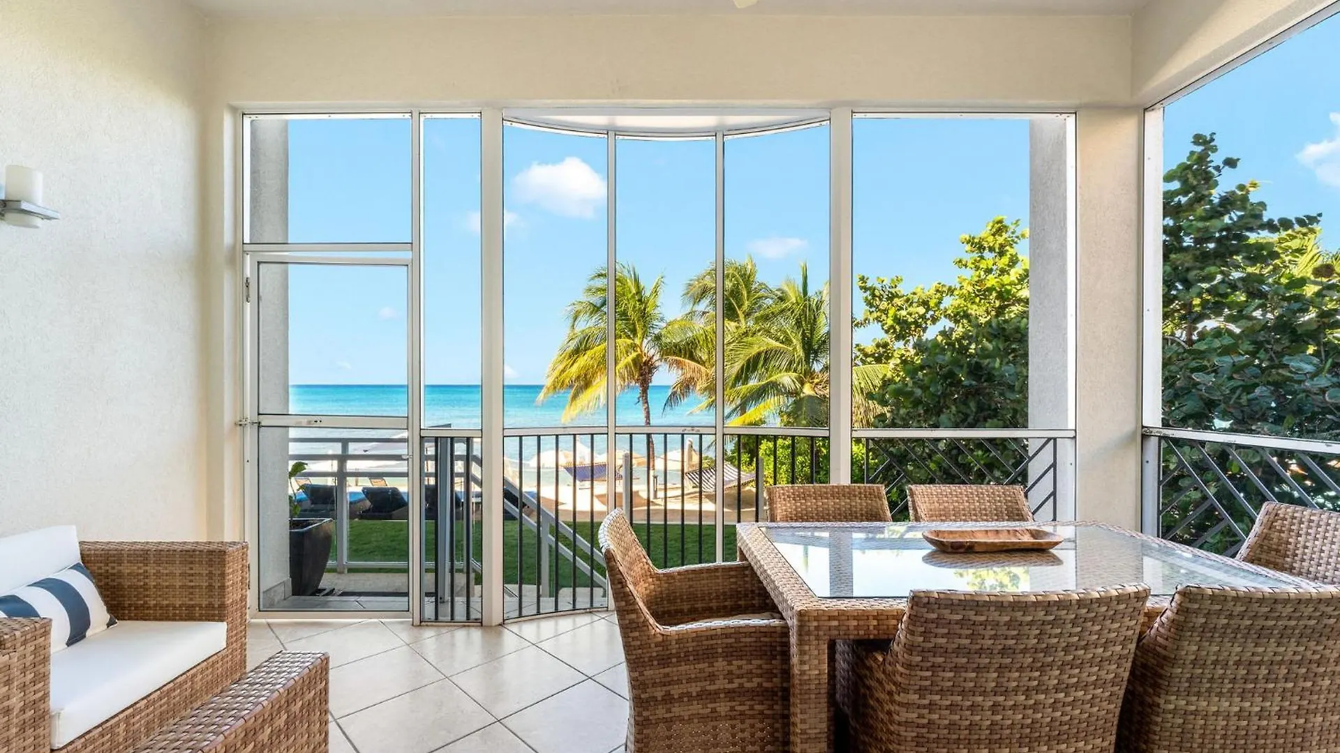 South Bay Beach Club 8 - 2 Bedroom 2 Bathroom Unit جورج تاون 0*,