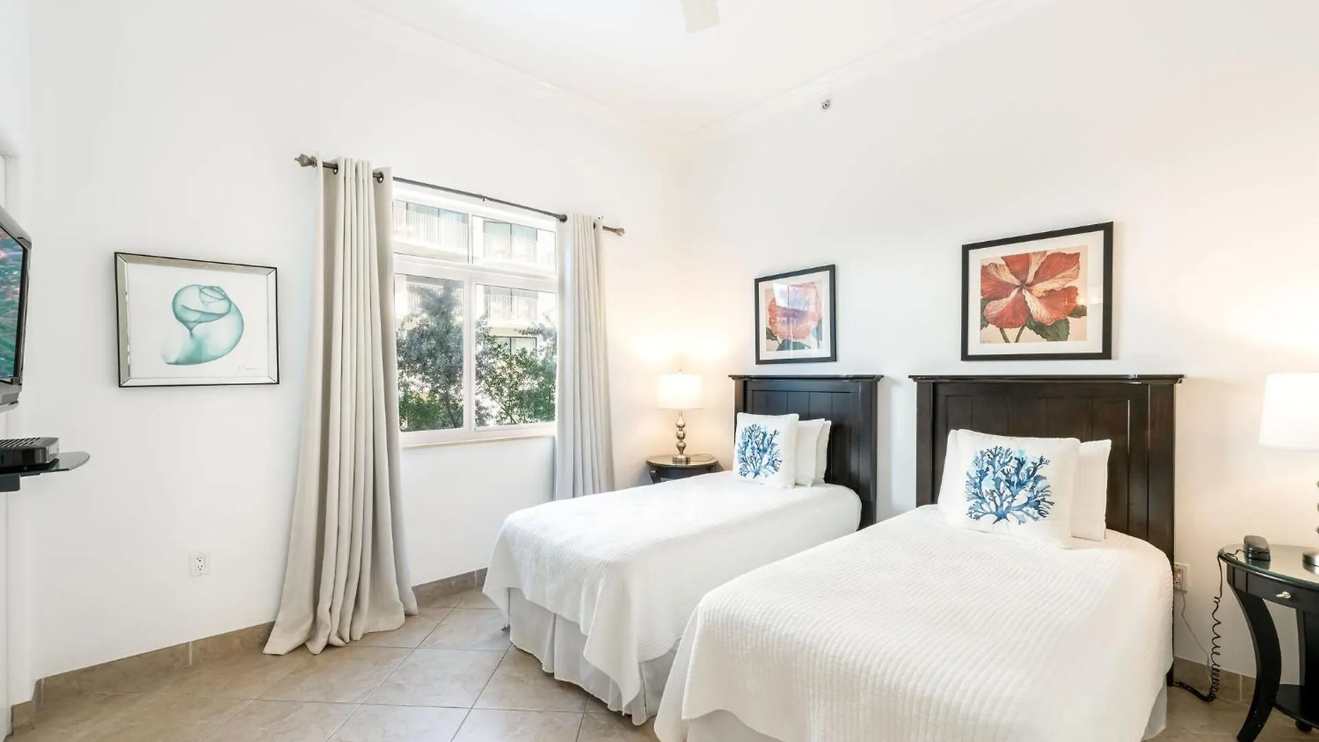 South Bay Beach Club 8 - 2 Bedroom 2 Bathroom Unit جورج تاون